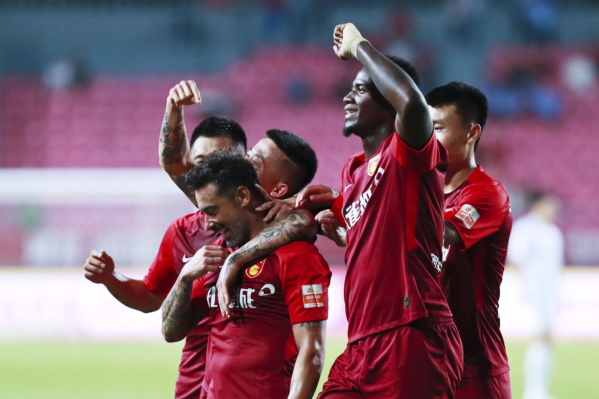 十三水中的“三分天下”：三名对手实力均衡时的摆牌制衡术。（十三水“三分鼎立”：三家势均力敌时的摆牌博弈术）