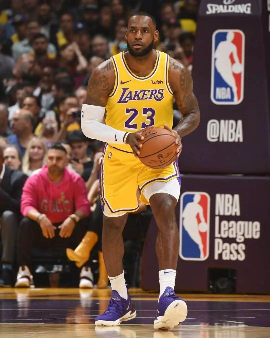 和妻子婚变 原因或曝光 女儿获游泳大奖 妻子庆祝 谁注意杜锋反应